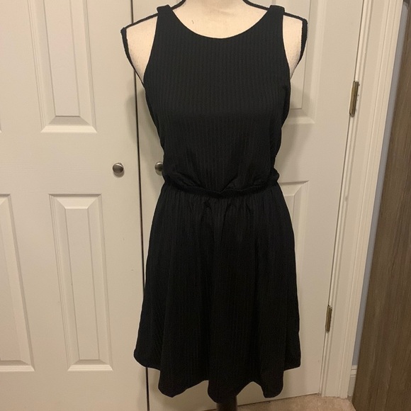 Socialite Open Back Dress - Picture 1 of 8